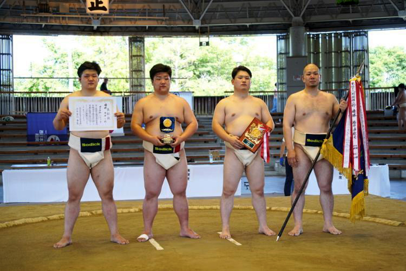 The Sumo club won first prize in the second group section of the 49th West Japan Businesspeople Sumo Championship Tournament, and promoted to the first group section!