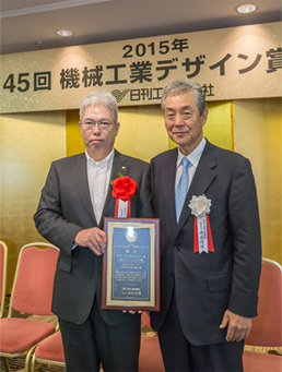 President and Representative Director Yuji Kaneko (left) receiving the plaque