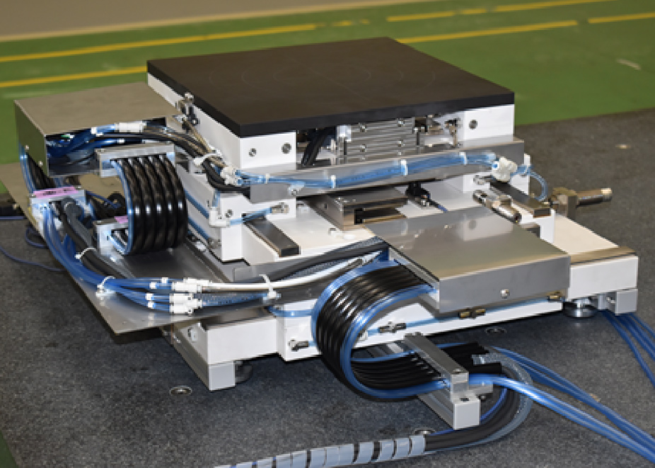 Introduction to the combination of linear motors and ceramic components.