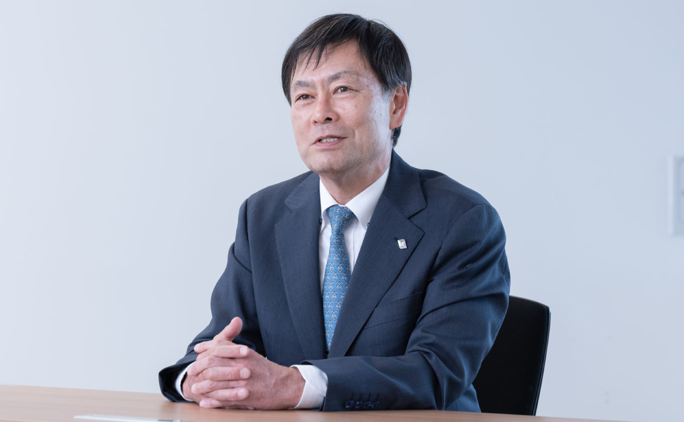 【トップの視点】圷社長のインタビュー動画公開！──「世界のモノづくり」を支える超精密加工の神髄とは？