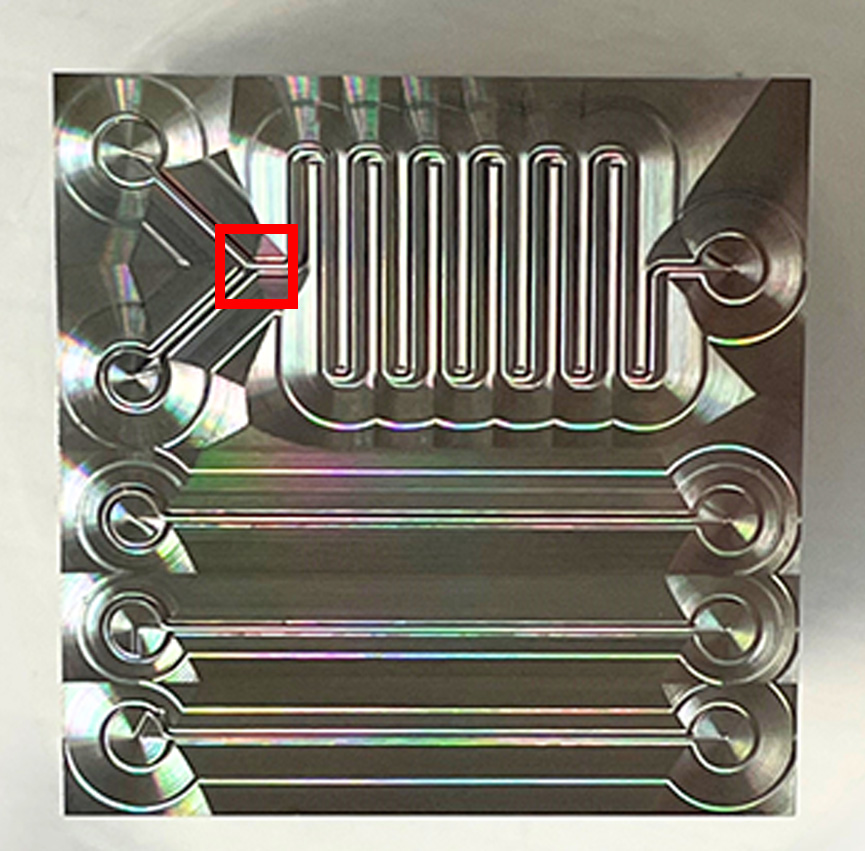 マイクロ流路デバイス金型コアサンプル：流路幅0.2mm・高さ0.2mm