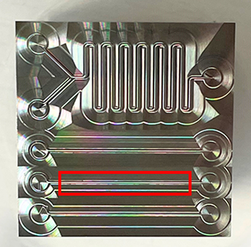 リブ幅0.1mm・高さ0.2mm